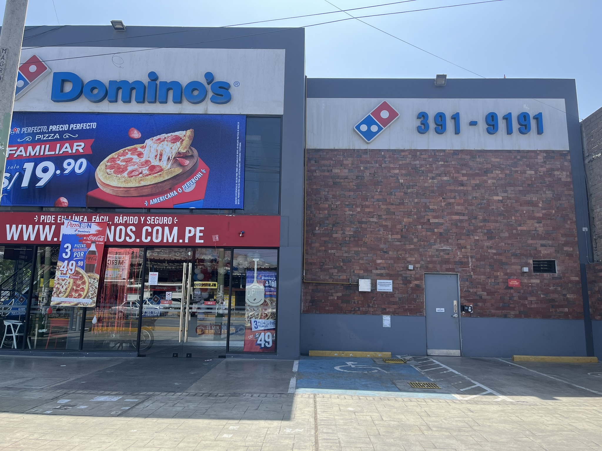 Enchape Hispano: local comercial con fachada de ladrillo