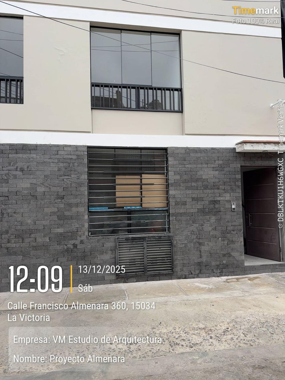 Enchape ladrillo rococho Ébano instalado en fachada o muro, interior y exterior