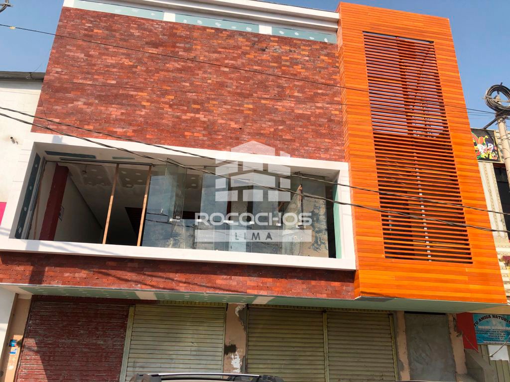 Enchape ladrillo rococho Veneciano instalado en fachada o muro, interior y exterior