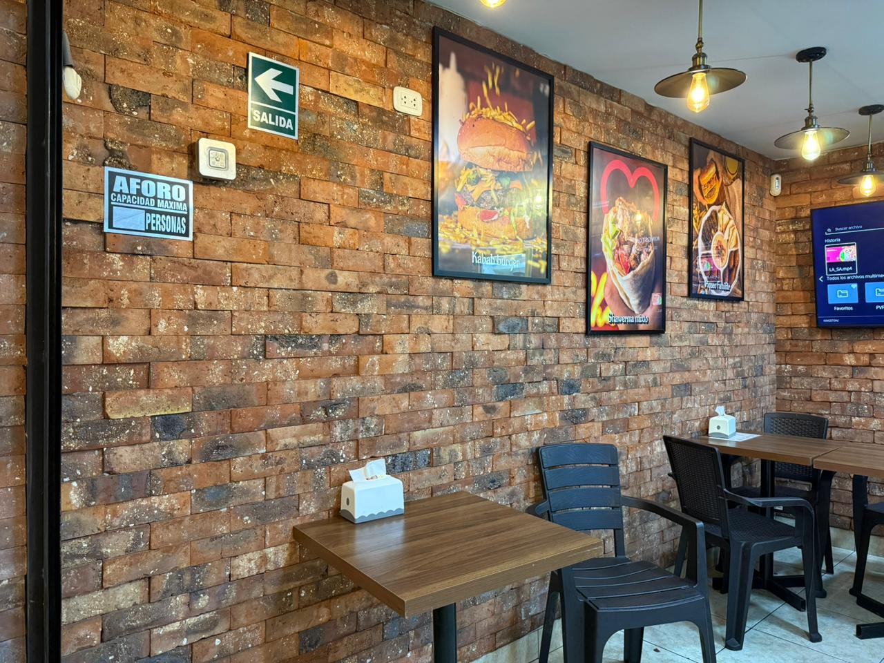 Enchape ladrillo rococho Antaño instalado en fachada o muro, interior y exterior